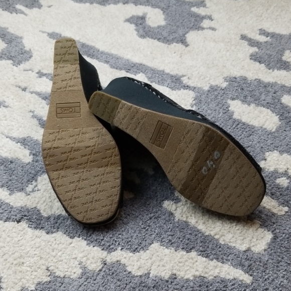 TOMS Wedge Sandals - Picture 7 of 8